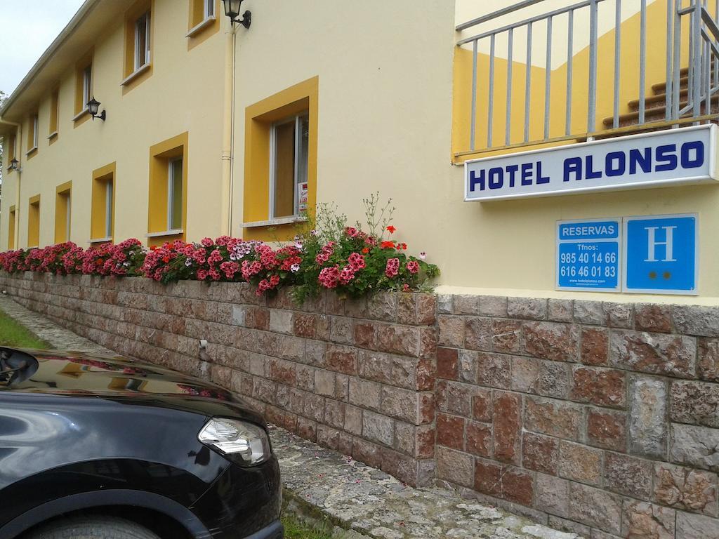 Hotel Alonso Llanes Buitenkant foto